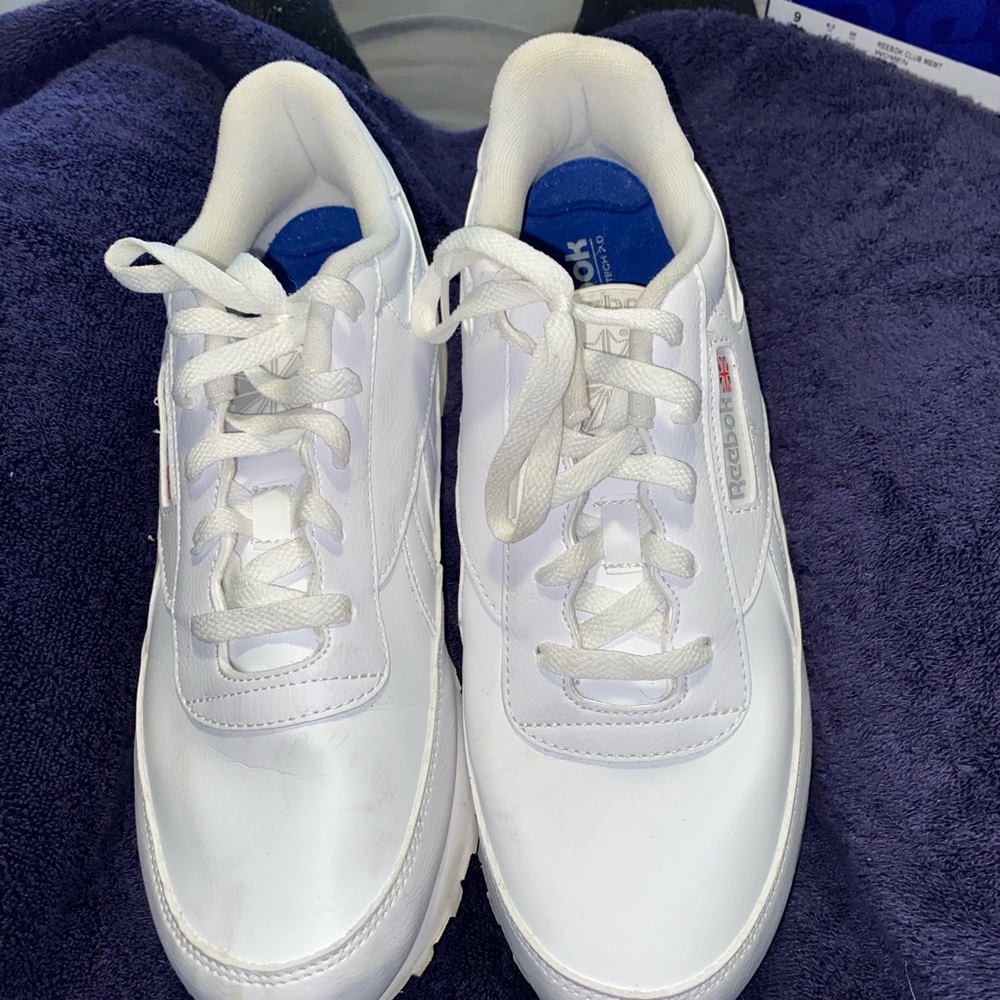 White Reebok Classic - Picture 2 of 2